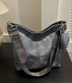 ショルダーバッグ　斜め掛け　軽量　 おしゃれ　カジュアル　レディース