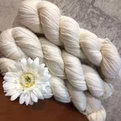 ソックヤーン メリノウール 単色 ハンドメイド 3カセ 生成り