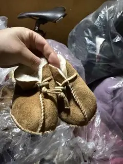 ボア付きブラウンスエードベビーシューズ0-6ヶ月　3個セット