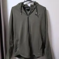 プーマ　パーカー　サイズМ　カーキ