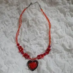 赤いビーズ ハート型 ネックレス