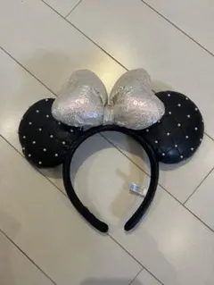 ミニー　カチューシャ 黒　ホワイト　パール　スパンコール　ブラック　40周年