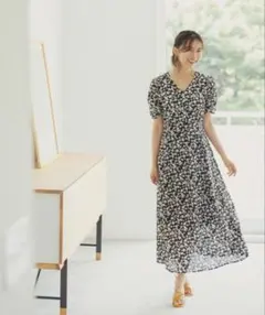 ノスタルジア　マーガレットプリント　ワンピース　Mサイズ　黒