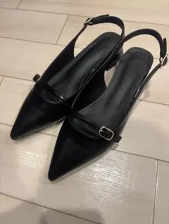 ブラック ポインテッドトゥ スリングバックパンプス　23.5