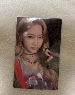 LESSERAFIM カズハhot封入トレカ