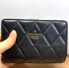 【美品】kate spade KG424 キルティング 二つ折り財布 ブラック