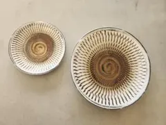 渦巻き模様の陶器皿2枚セット