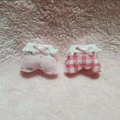 赤ちゃんお洋服　フリルサロペット２着セット　花柄チェック桃色