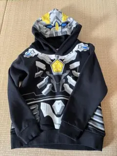 ウルトラマントライガロン　　バンダイ なりきりフード付きトレーナー　120