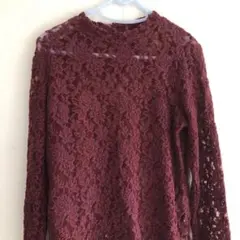 レース織り込み花柄模様インナートップス