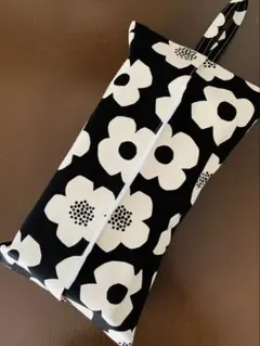 北欧風花柄×ブラック　ボックスティッシュケース