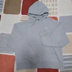 Champion グレー フード付きパーカー　エルボーパッチ