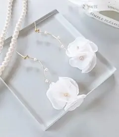 【再販】シフォン ピアス イヤリング ブライダルホワイト ハンドメイド