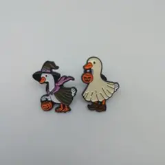 【ピンバッジ】2660 ハロウィン アヒル ガチョウ おばけ 魔女 2点セット