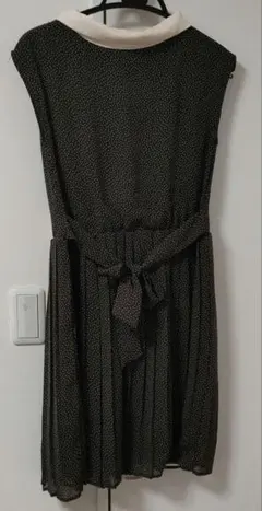 超美品　 persodea 襟付きプリーツワンピース