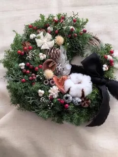 針葉樹と木の実のクリスマスリース　ドライフラワーリース　ドライフラワー　リース