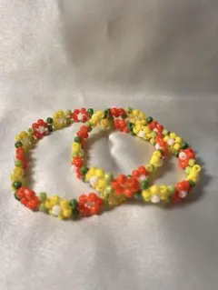 ハンドメイド花柄ビーズブレスレット　オレンジ×黄色　親子セット