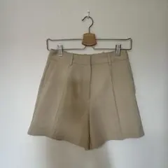 ZARA ベージュ ショートパンツ Sサイズのサムネイル