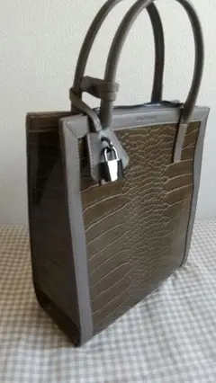 ハンドバック