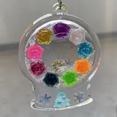 No.3479 じゃれ猫 風鈴 ガラスドーム ハンドメイドキーホルダー - メルカリ
