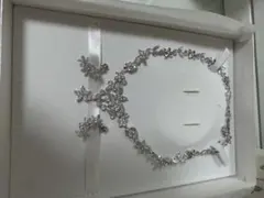 LoveTiaraエレガントな花モチーフシルバーネックレスとイヤリング