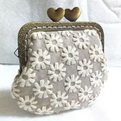 ハンドメイド　がま口小銭入れ　小物入れ　刺繍花柄