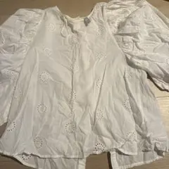 刺繍入りホワイト五分袖ブラウス