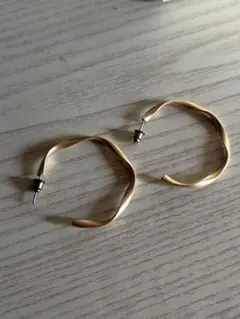 ゴールドツイストフープピアス