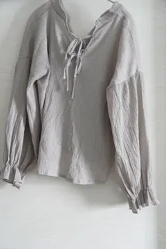 リボン　グレー　シャツ　ブラウス　シアー