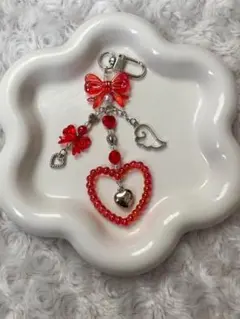 ビーズキーホルダー　赤　レッド　ストラップ　ハンドメイド　リボン