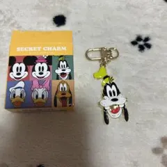 未使用　ディズニーストア　シークレットチャーム　グーフィー