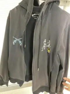ROARGUNS ステンシルグラフィックジップパーカー - メルカリ