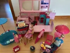 【豪華セット】バービー人形2体 ＆ キャンピングカー（プール・BBQ小物付）