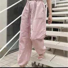 chico 裾絞りポケットカーゴパンツ