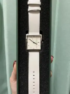 ホワイトレザー スクエア腕時計 NO MONDAY