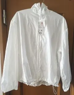 新品　ユニクロ　ポケッタブル　UVカットパーカー M