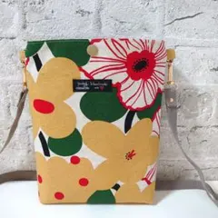 サコッシュ　長財布も入る　ハンドメイド　北欧　大きな花柄　キナリ地×マスタード