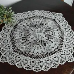 クロス模様のテーブルセンター