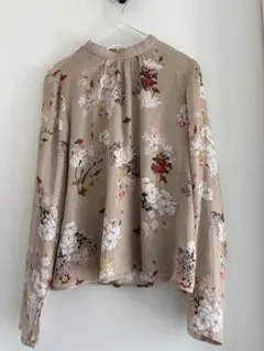 花柄ブラウスのサムネイル