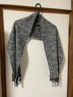 【美品】カメリア柄 マフラー グレー×ブラック フリンジ