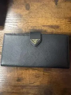 PRADA ブラック レザー 長財布