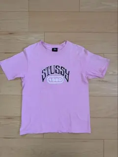 Stussy ユニセックス　ロゴ Tシャツ ピンクのサムネイル