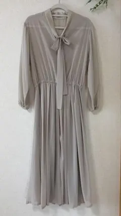 ハンドメイド　ボウタイリボンワンピース　グレーベージュ