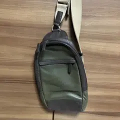 COACH オリーブグリーン ボディバッグ