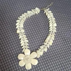 フラダンス　タヒチアン　ホワイト花モチーフネックレス　チョーカー