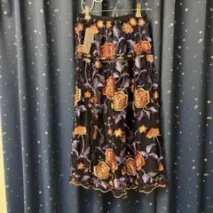 ヴェロフォンナ　ウエストゴム　花刺繍チュールスカート　黒　赤　新品