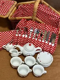 ティーセット　ピクニックバスケット　おままごと　てんとう虫柄