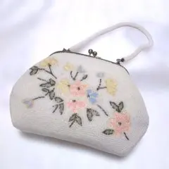 ビーズ刺繍 花柄 パーティーバッグ　手提げタイプ　ホワイト