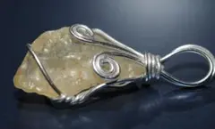 レア　リビアングラス　ペンダントトップ