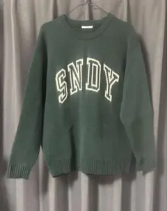 ダークグリーン SN DY ロゴ ニット